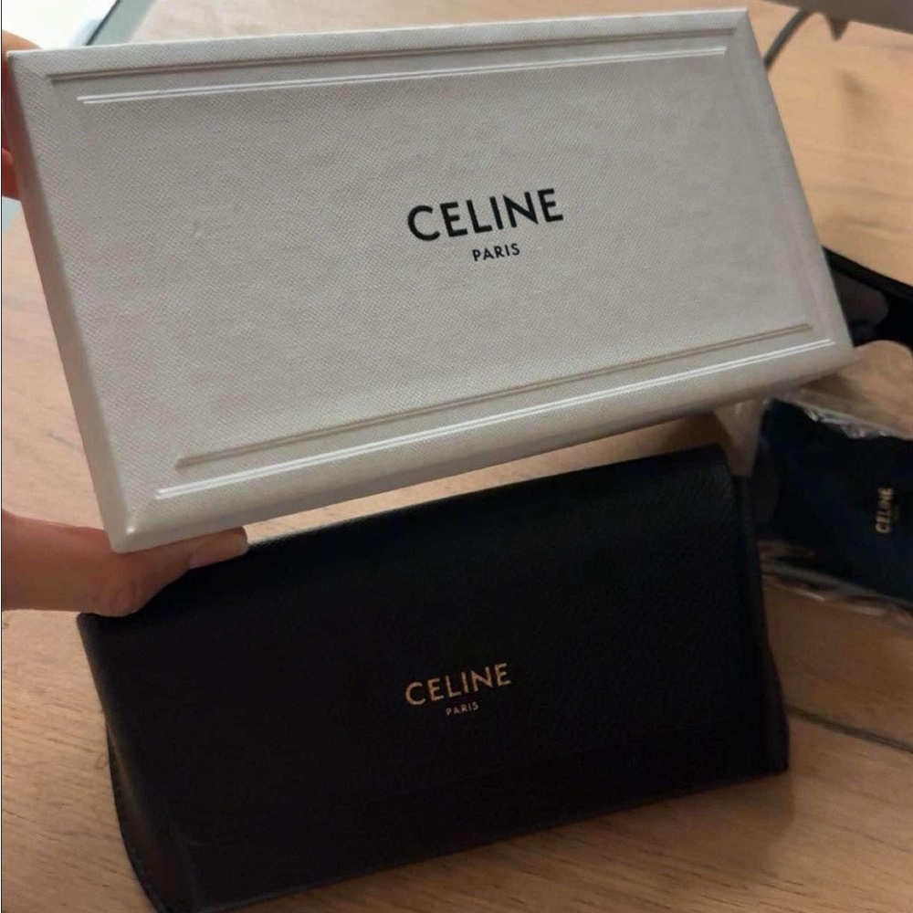 Celine - Picture 5 of 6